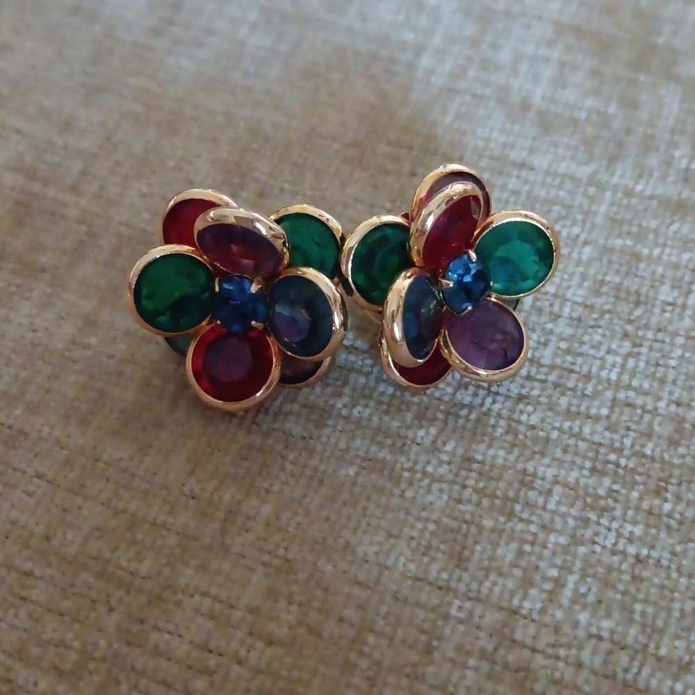 Antique Gold Tone Acrylic Flower Post Earrings